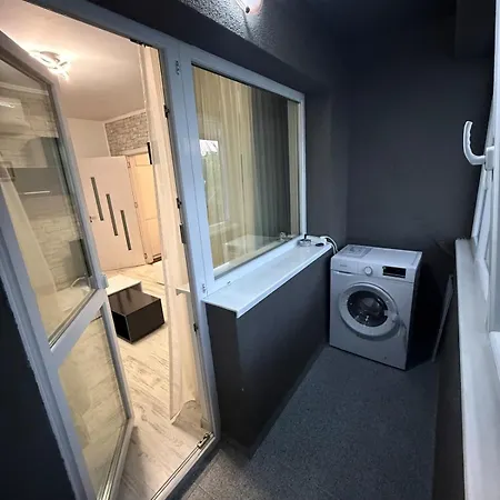 2-room With Separate Entrances And Two Parking Spaces 公寓 *